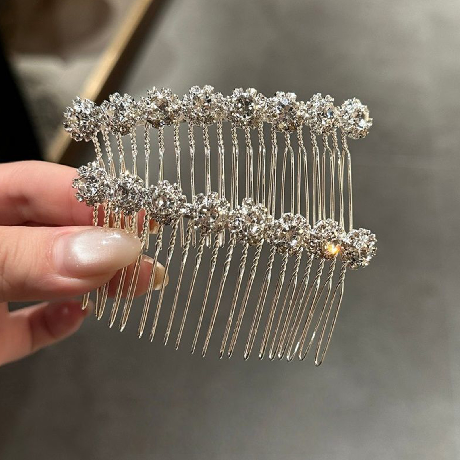 Wedding Decoration Supply - Minimalistische Strass-Blumen-Haarkämme für Bräute, Silberfarbene Legierung-Haarnadeln,