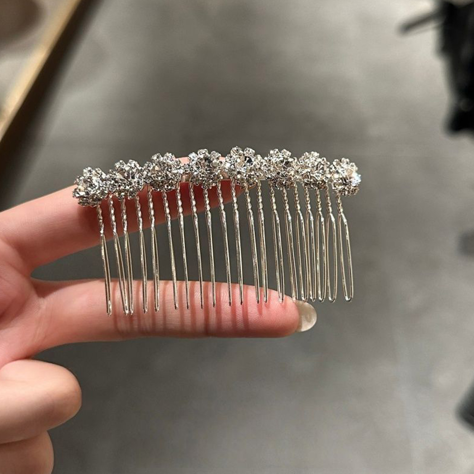 Minimalistische Strass-Blumen- – Wedding Decoration Supply Bewertung und Preis