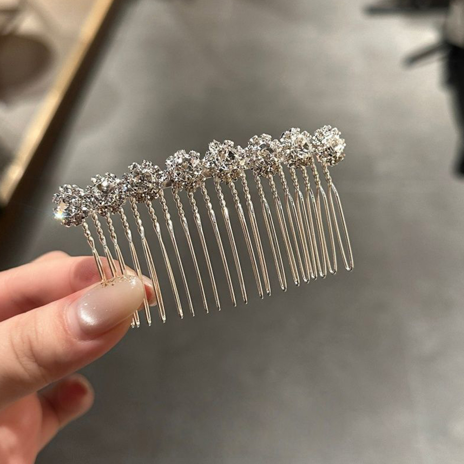 Minimalistische Strass-Blumen- – Wedding Decoration Supply Bewertung und Preis